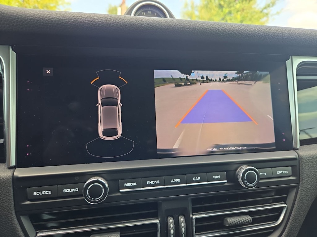 Thumbnail: 2020 Porsche Macan - 33