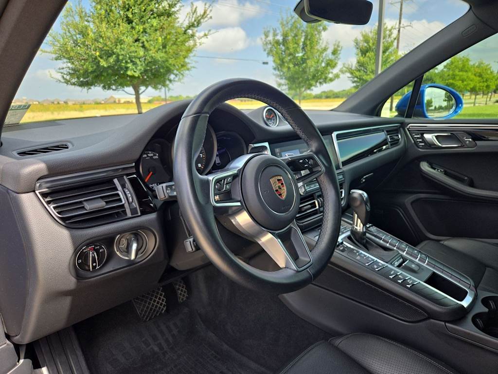 Thumbnail: 2020 Porsche Macan - 2