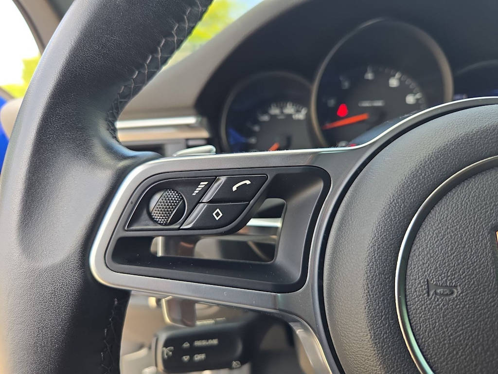Thumbnail: 2020 Porsche Macan - 29
