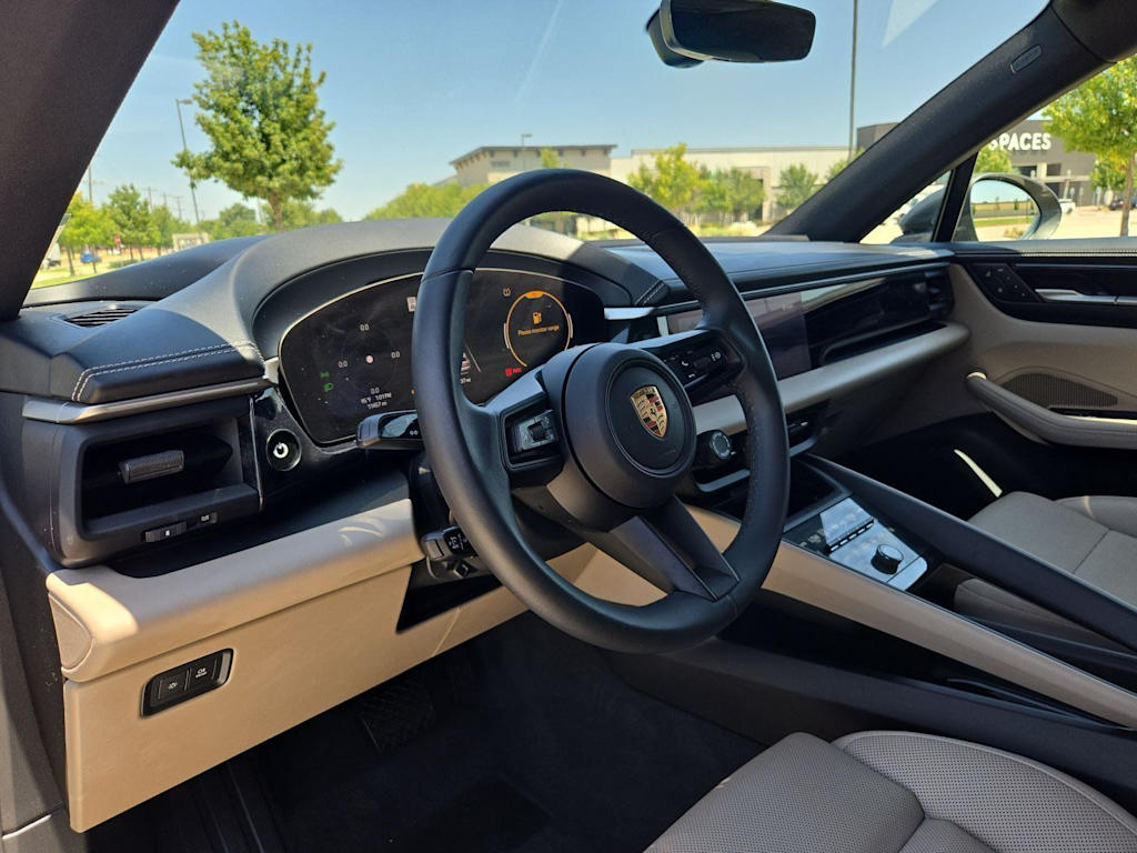 Thumbnail: 2025 Porsche Macan - 2