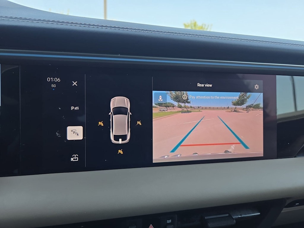 Thumbnail: 2025 Porsche Macan - 31