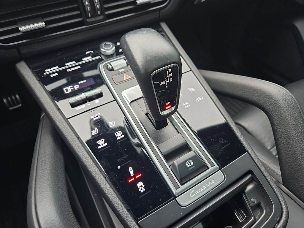 Thumbnail: 2022 Porsche Cayenne - 15