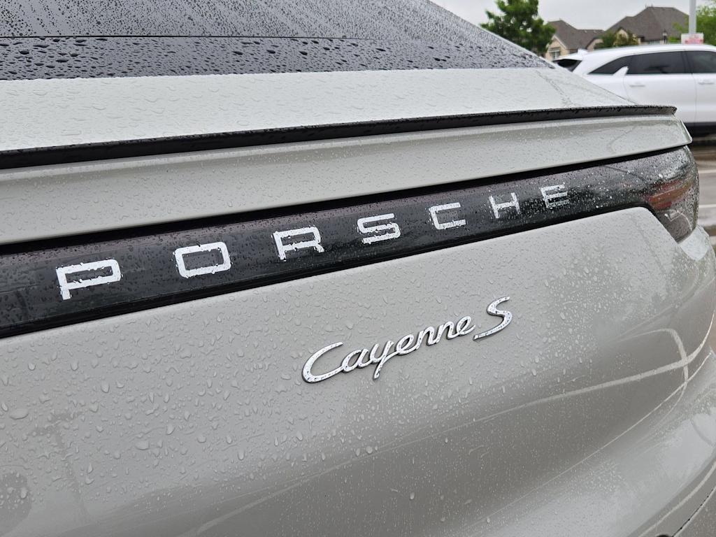 Thumbnail: 2022 Porsche Cayenne - 22