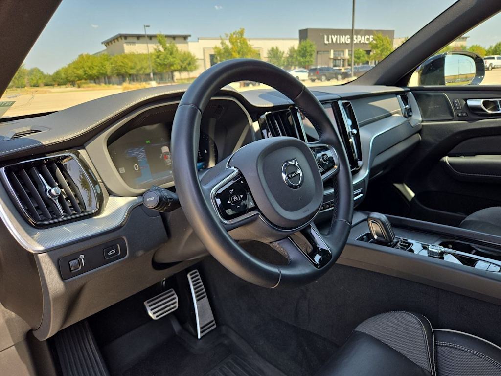 Thumbnail: 2022 Volvo XC60 - 2