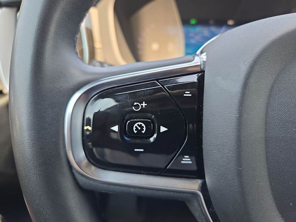 Thumbnail: 2022 Volvo XC60 - 28