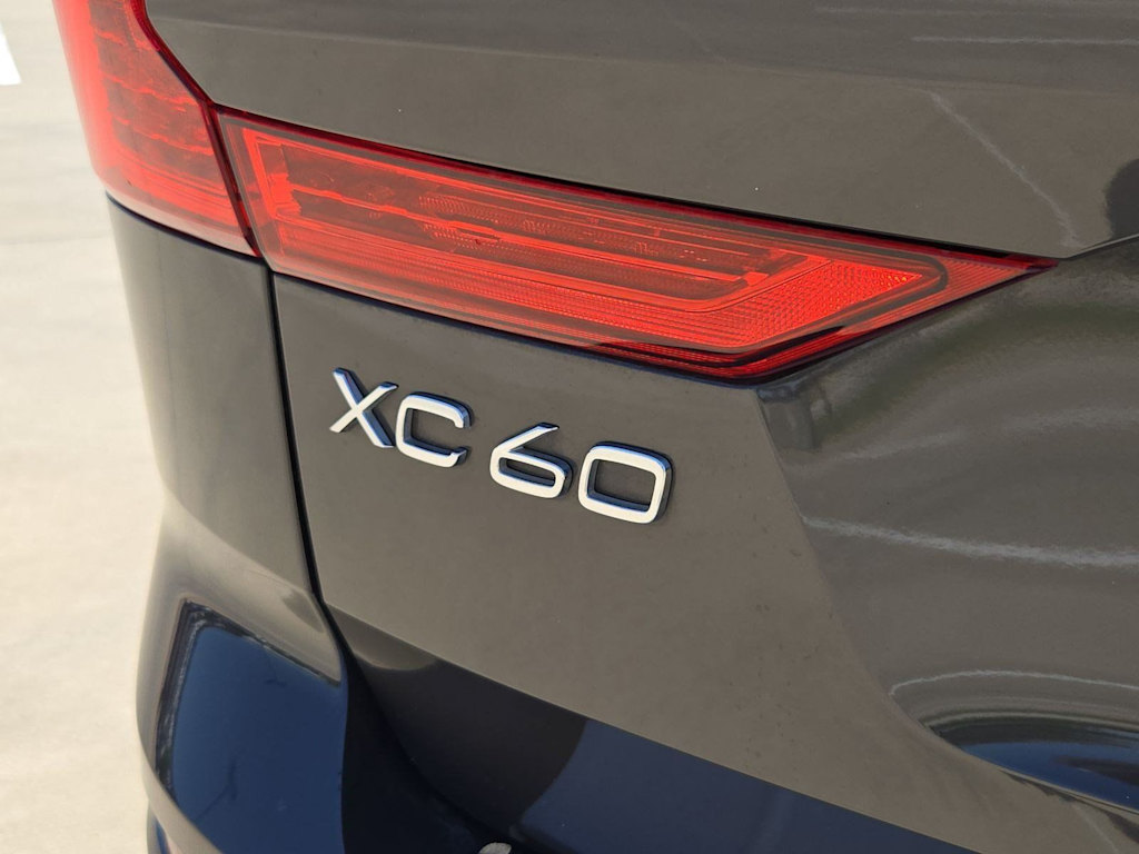 Thumbnail: 2022 Volvo XC60 - 7