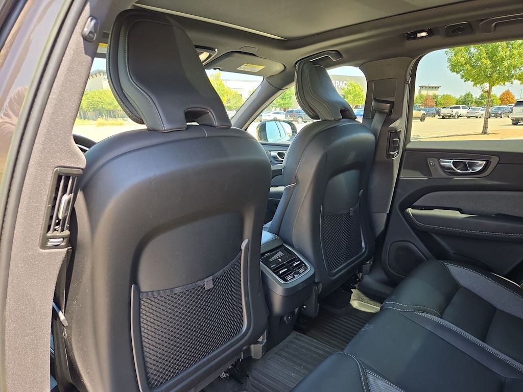 Thumbnail: 2022 Volvo XC60 - 12