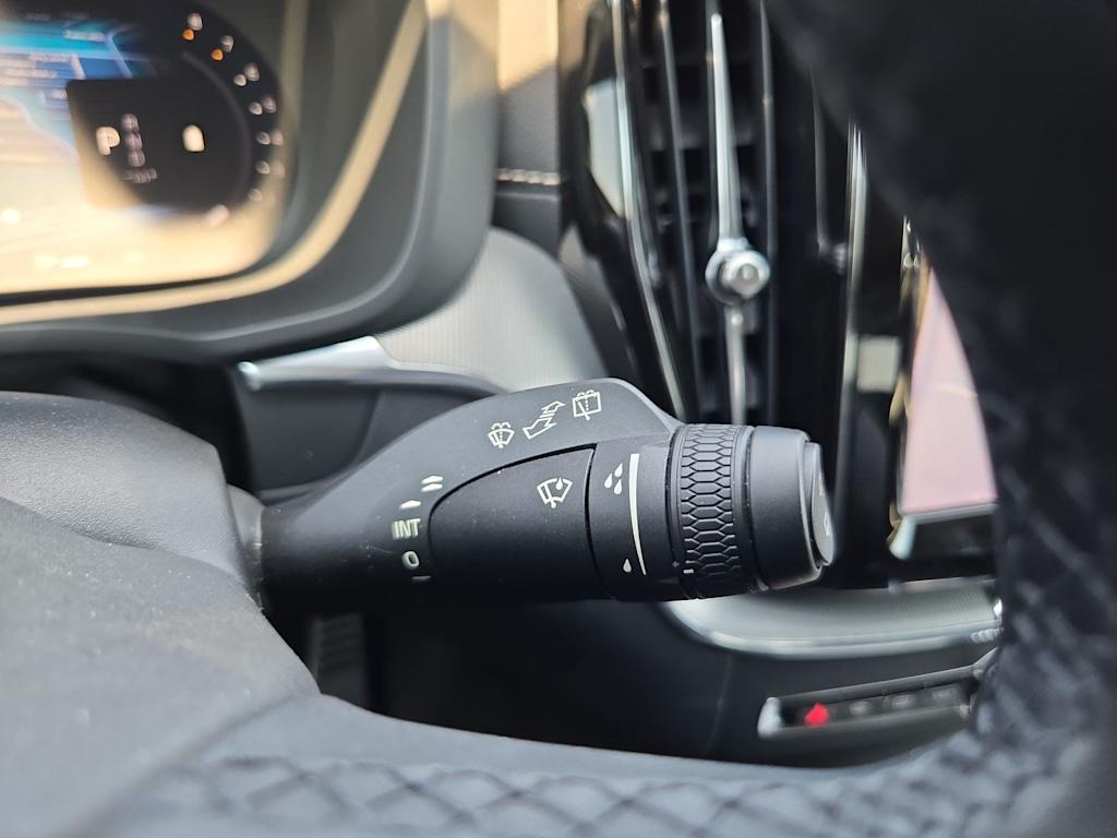 Thumbnail: 2022 Volvo XC60 - 15