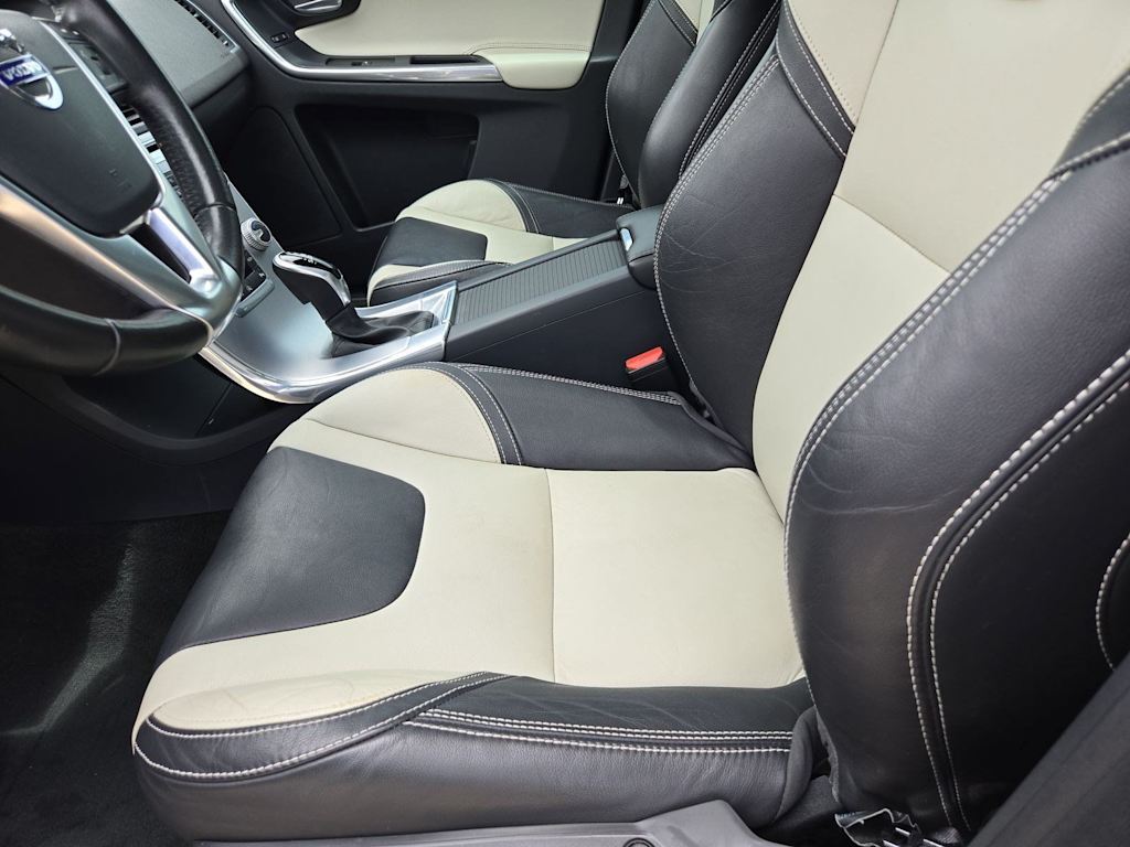 Thumbnail: 2017 Volvo XC60 - 10