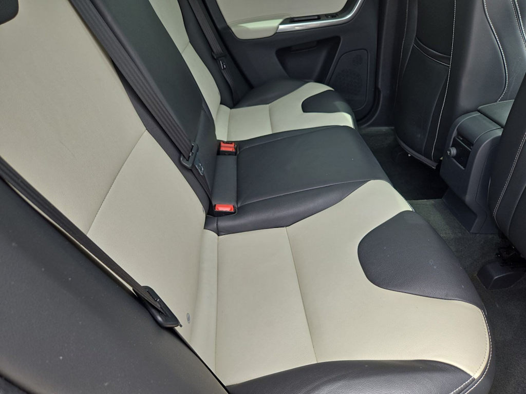 Thumbnail: 2017 Volvo XC60 - 25