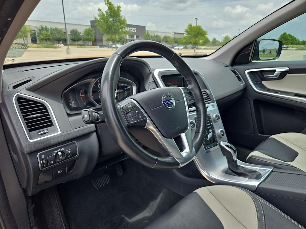 Thumbnail: 2017 Volvo XC60 - 2
