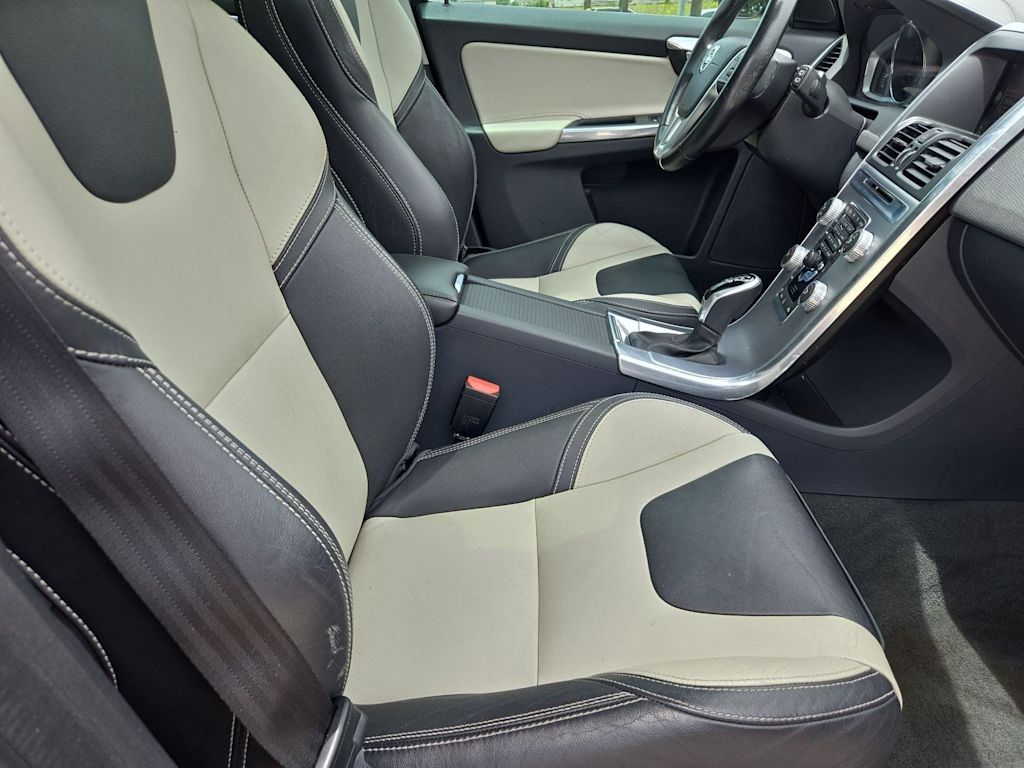 Thumbnail: 2017 Volvo XC60 - 11