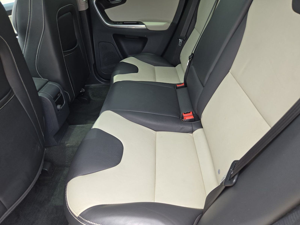 Thumbnail: 2017 Volvo XC60 - 24
