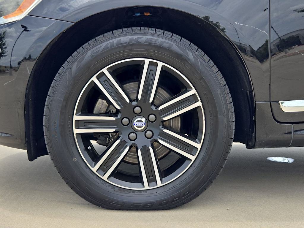 Thumbnail: 2017 Volvo XC60 - 8