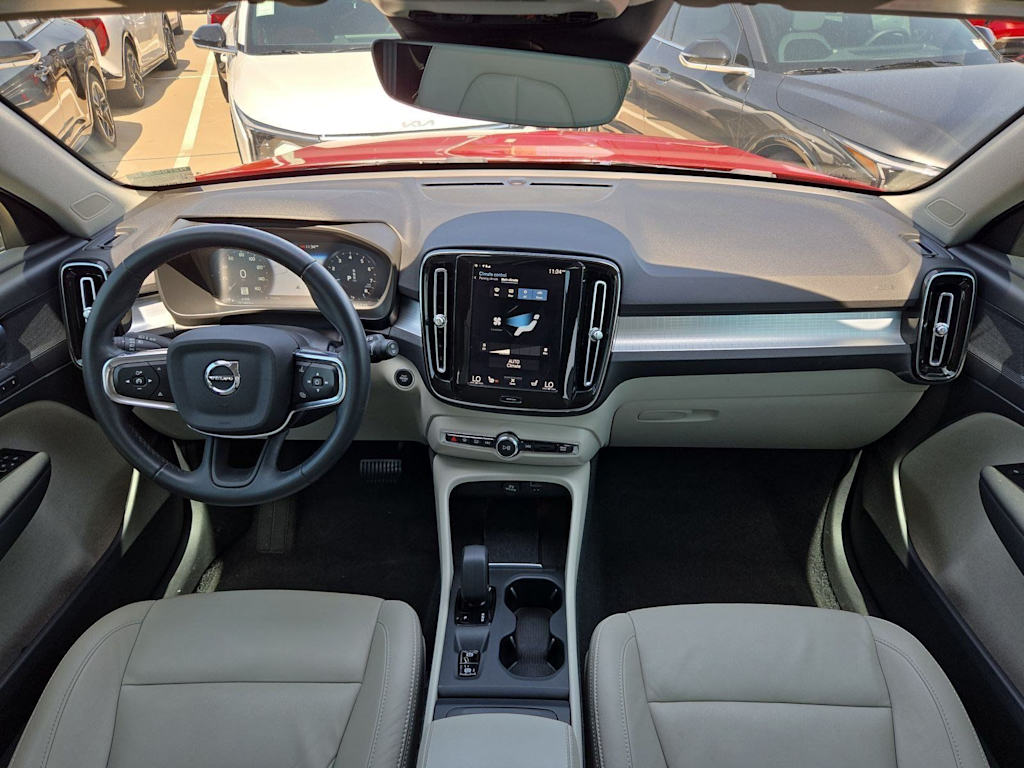 Thumbnail: 2022 Volvo XC40 - 9