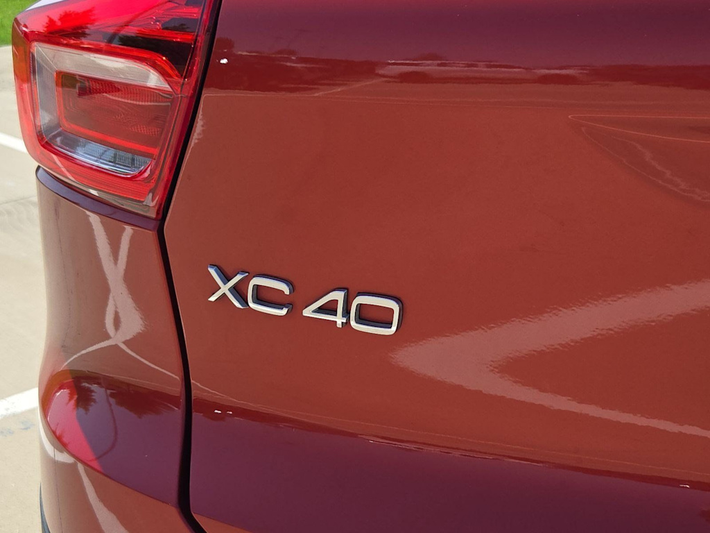Thumbnail: 2022 Volvo XC40 - 21