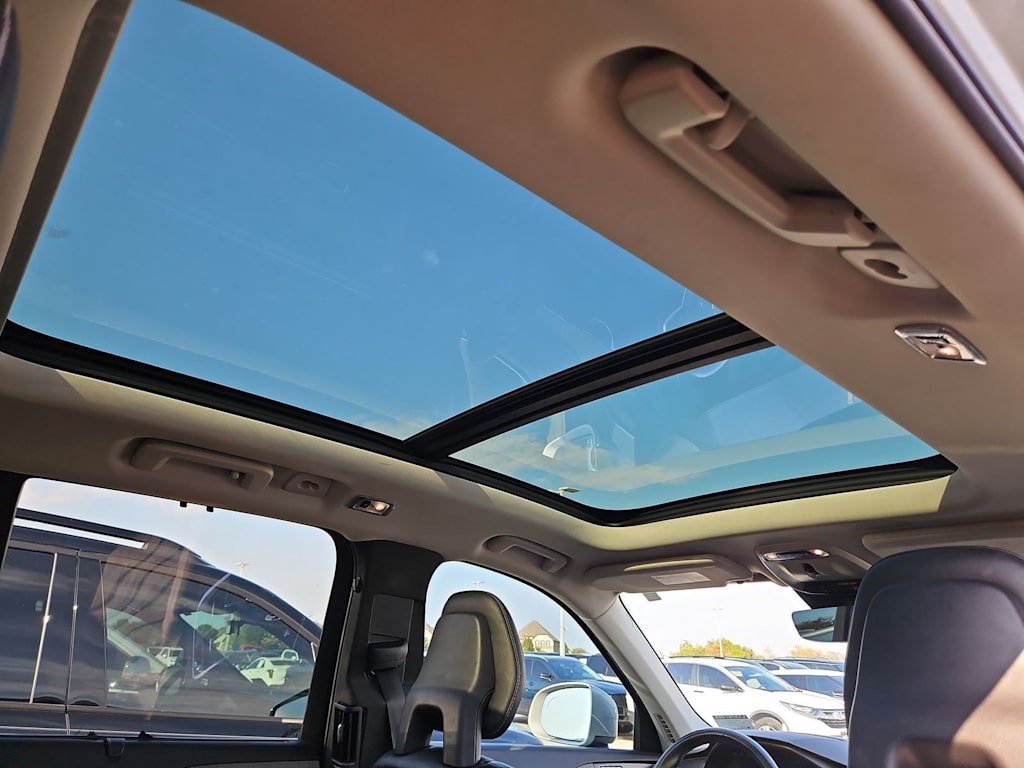 Thumbnail: 2020 Volvo XC90 - 28