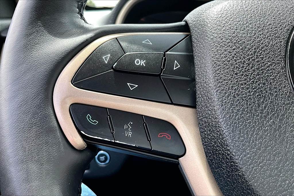 Thumbnail: 2015 Jeep Cherokee - 22