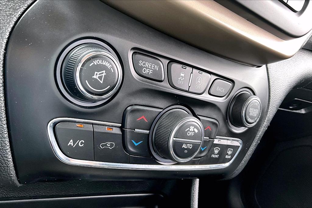 Thumbnail: 2015 Jeep Cherokee - 27