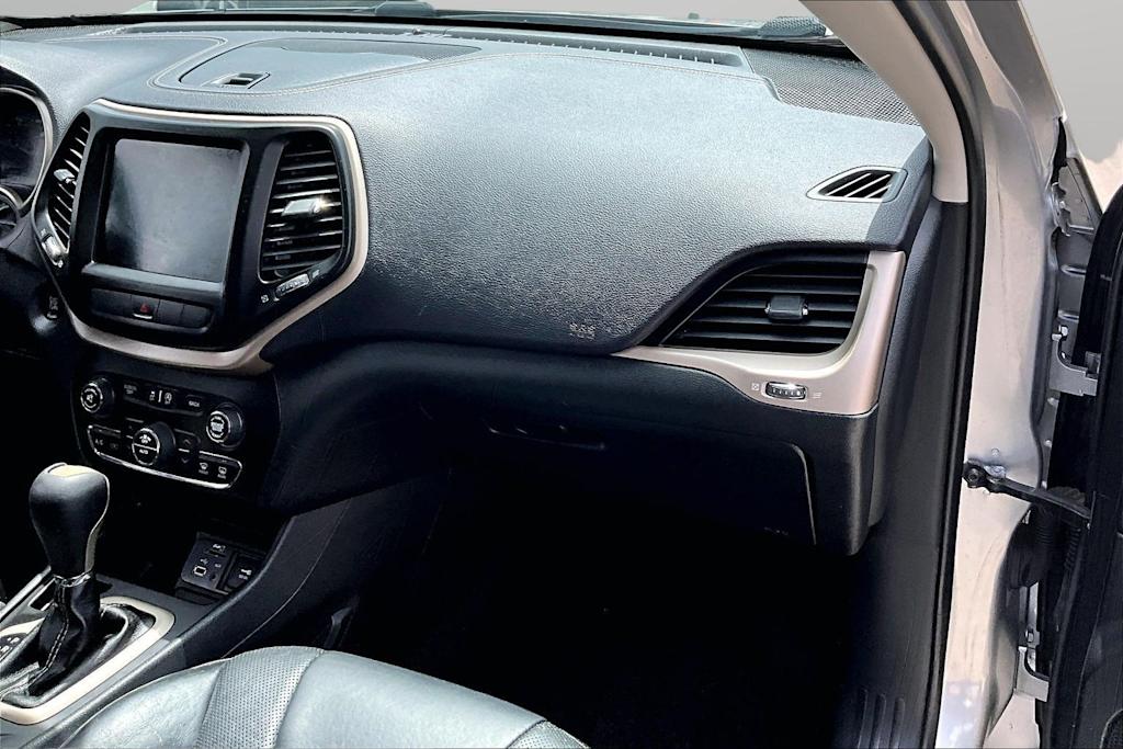 Thumbnail: 2015 Jeep Cherokee - 20