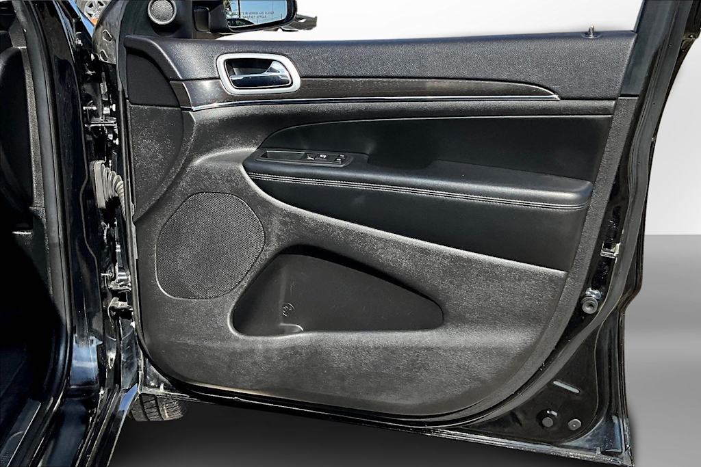 Thumbnail: 2018 Jeep Grand Cherokee - 24