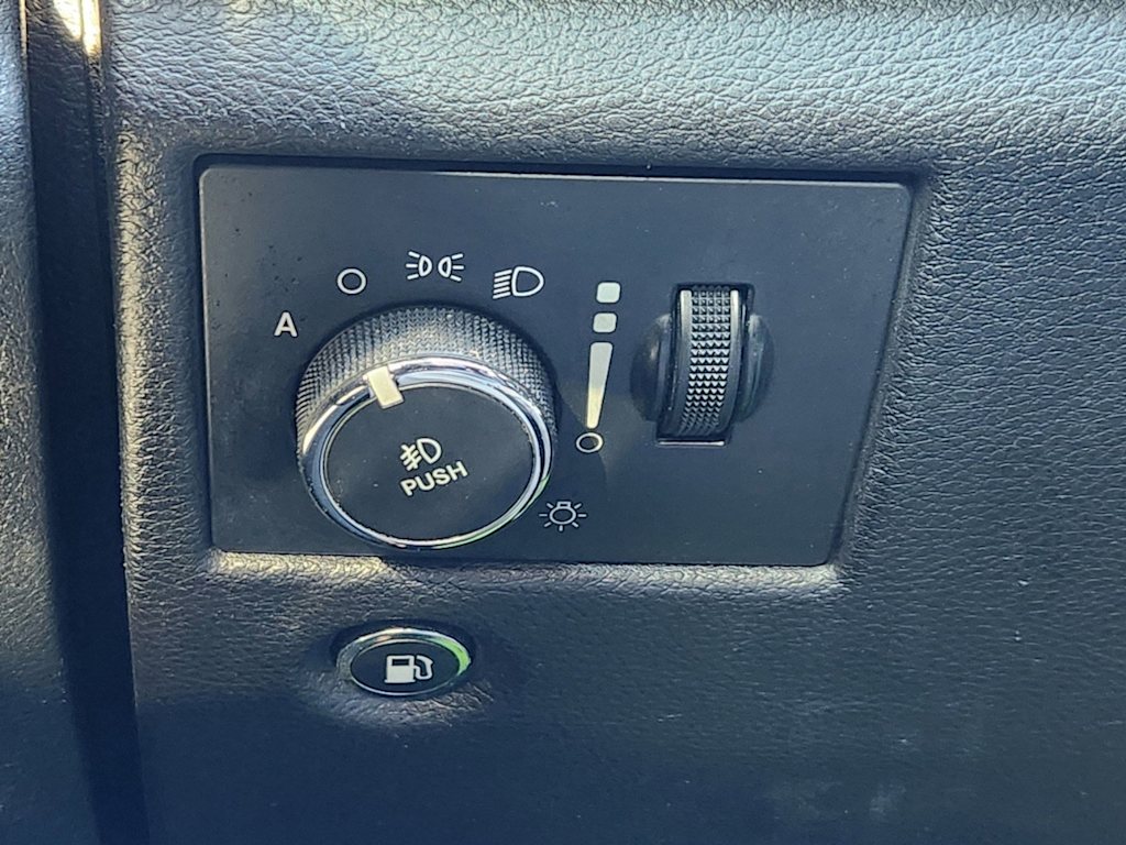 2019 Jeep Grand Cherokee Laredo 25