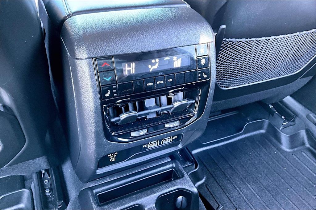 Thumbnail: 2022 Jeep Grand Cherokee L - 25