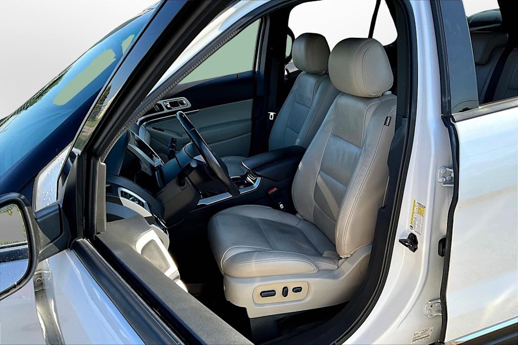 Thumbnail: 2013 Ford Explorer - 28