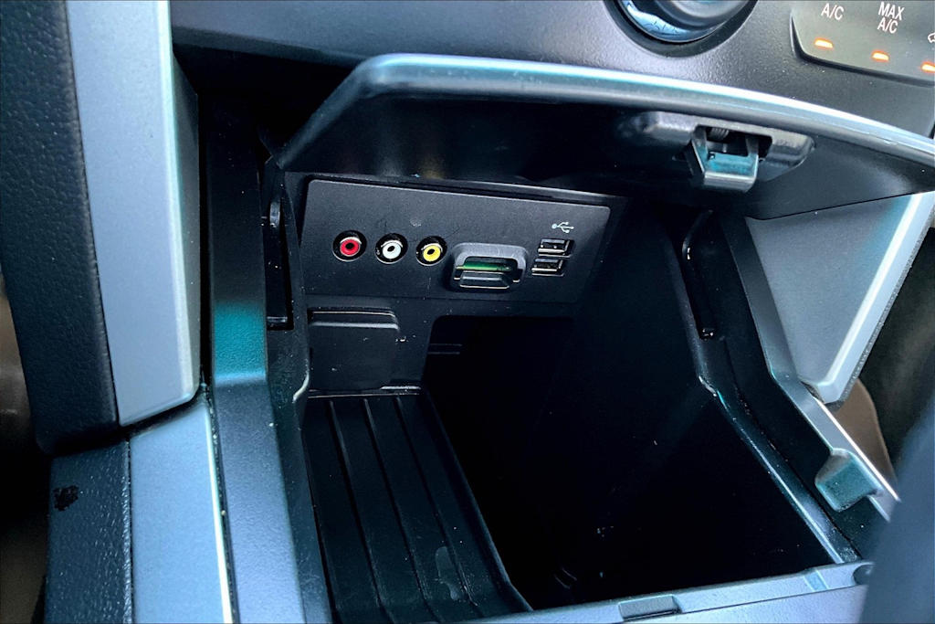 Thumbnail: 2013 Ford Explorer - 25