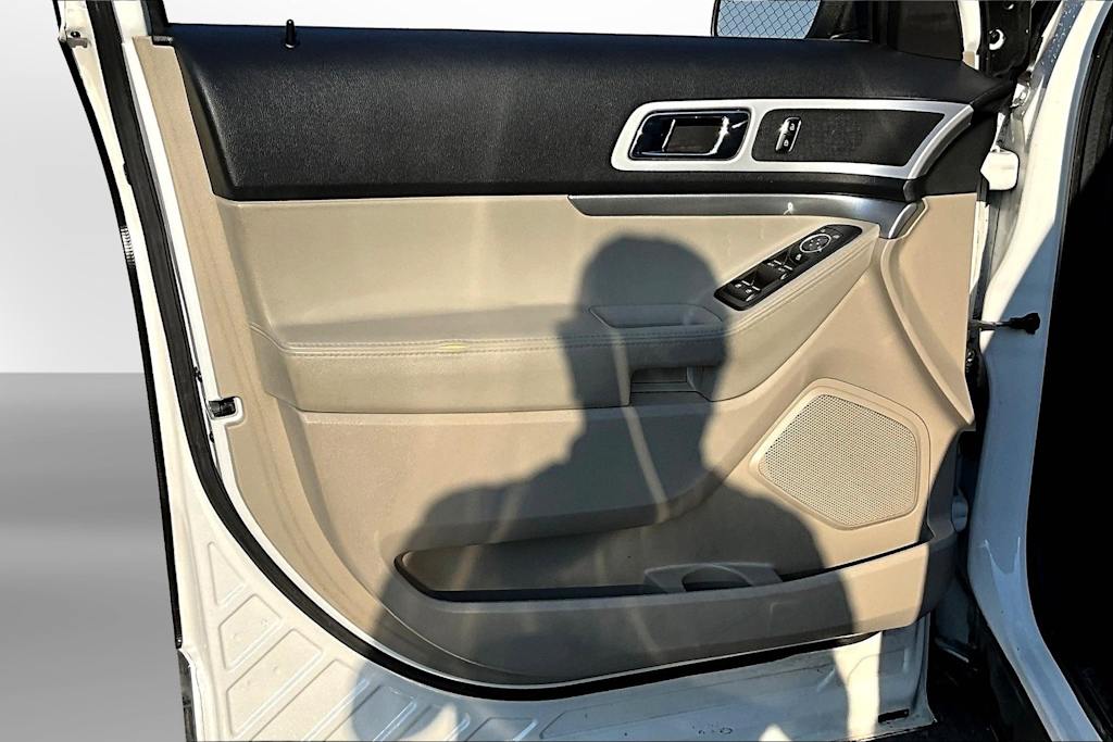 Thumbnail: 2013 Ford Explorer - 21