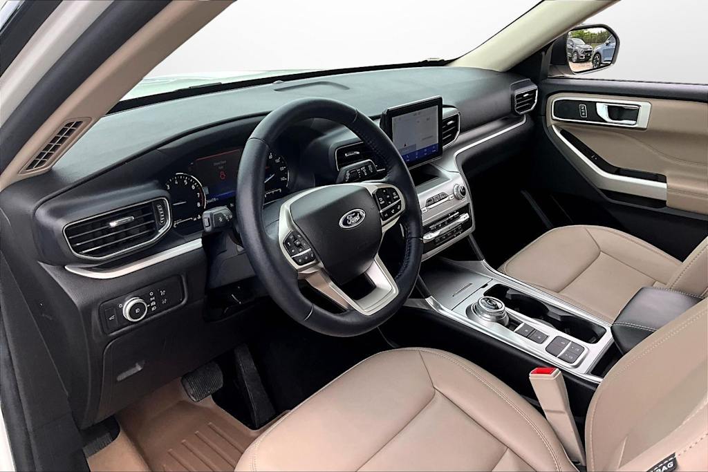 Thumbnail: 2022 Ford Explorer - 8