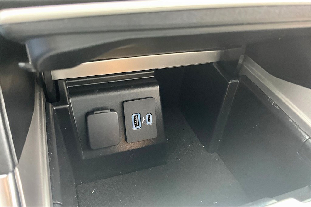 Thumbnail: 2022 Ford Explorer - 26