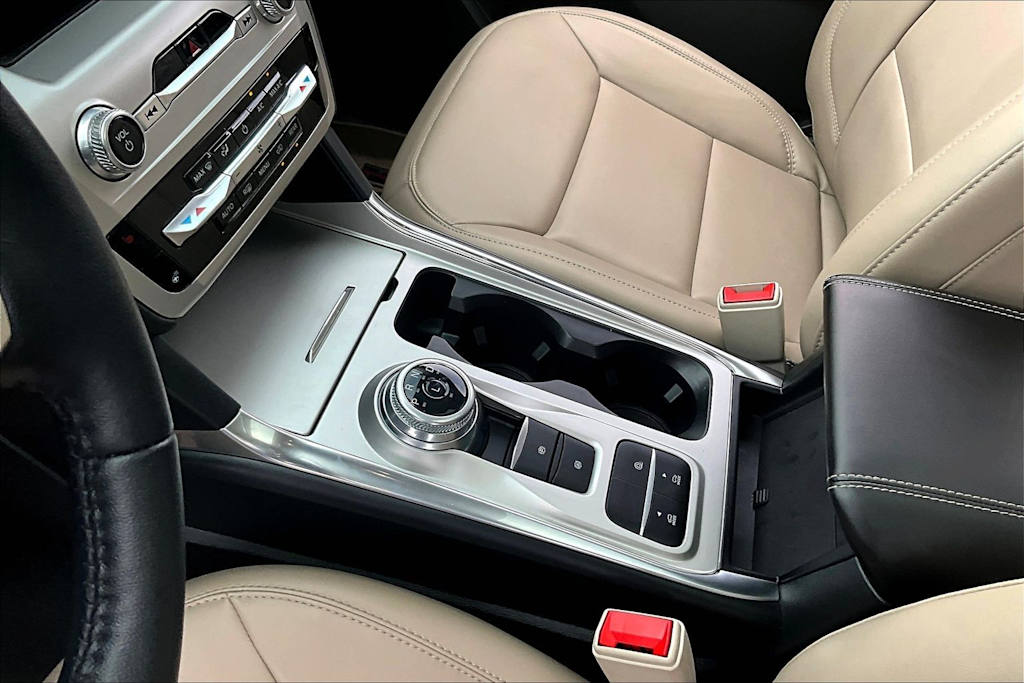 Thumbnail: 2022 Ford Explorer - 14