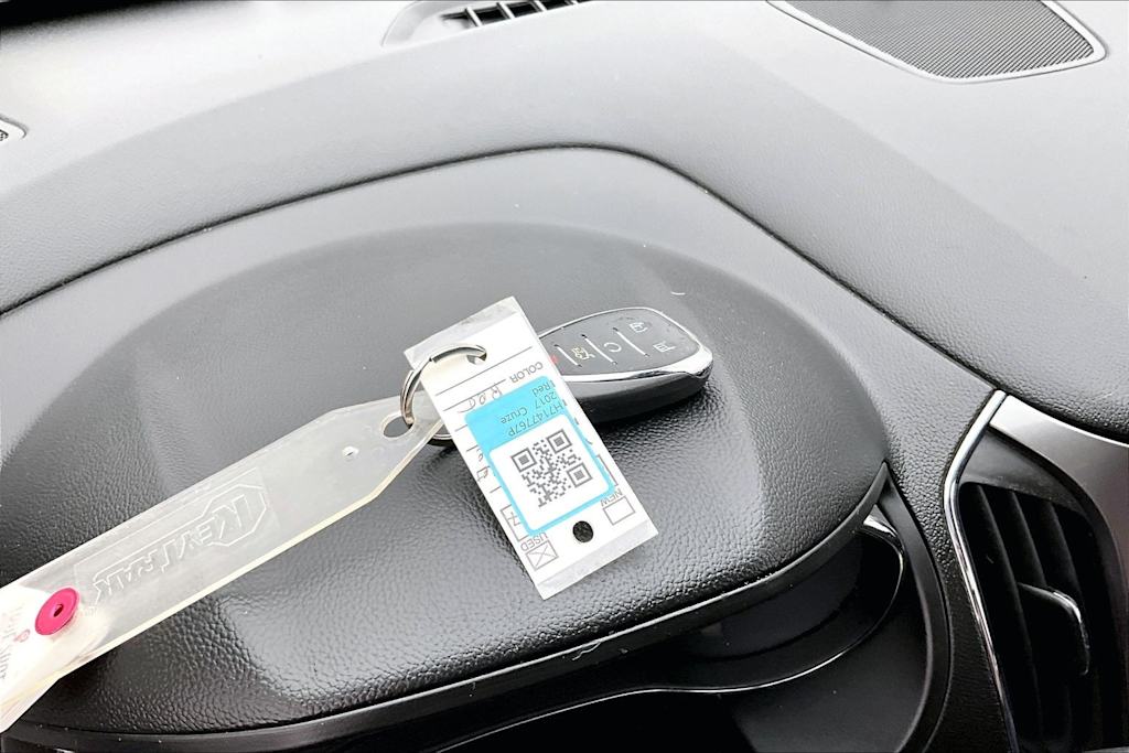 Thumbnail: 2017 Chevrolet Cruze - 16