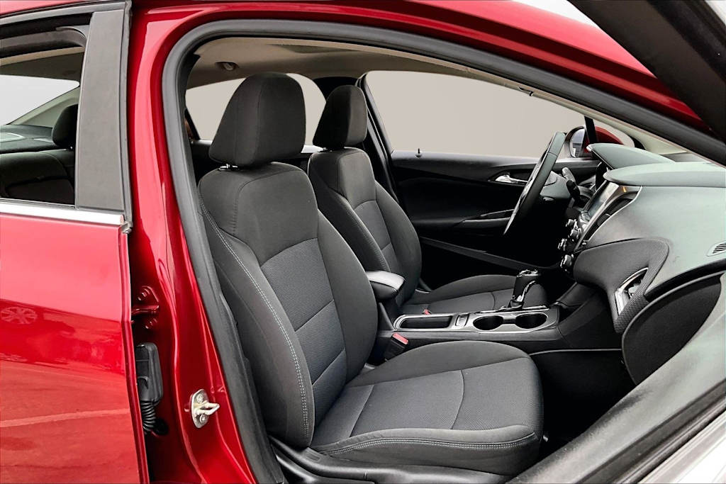 Thumbnail: 2017 Chevrolet Cruze - 9