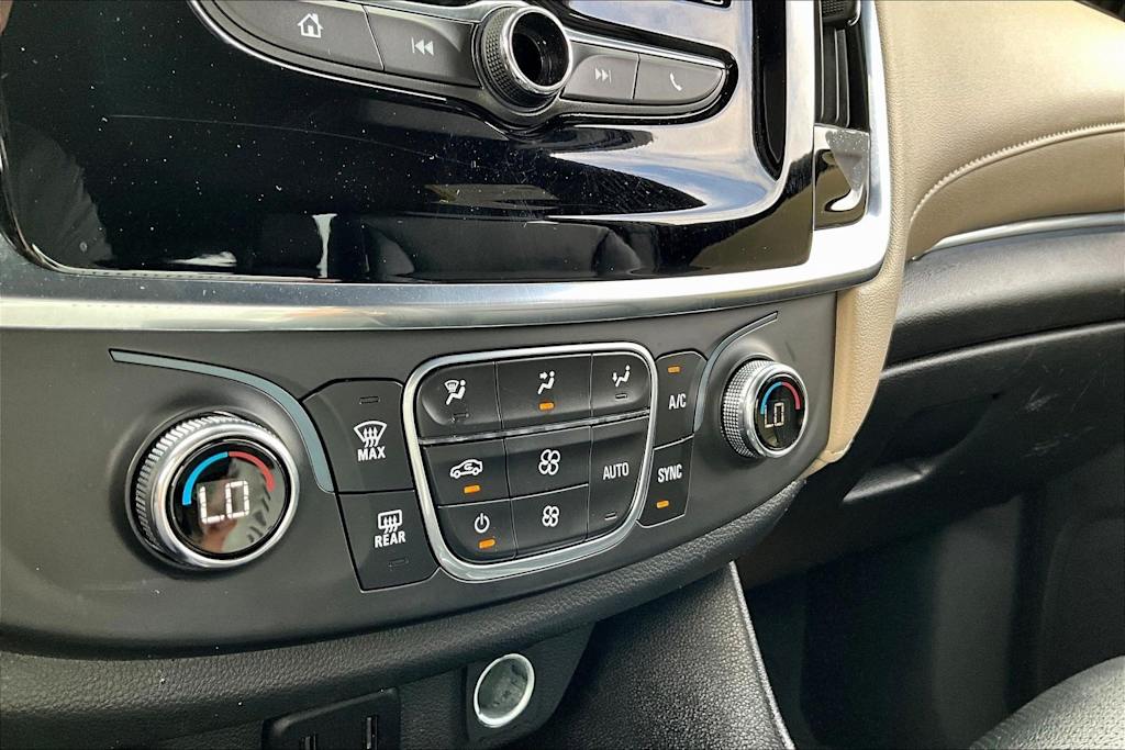 Thumbnail: 2022 Chevrolet Traverse - 26