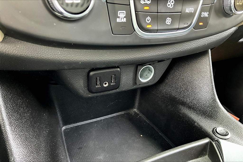 Thumbnail: 2022 Chevrolet Traverse - 24