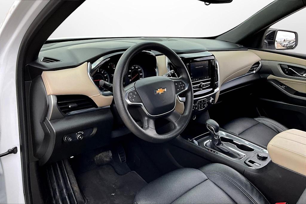 Thumbnail: 2022 Chevrolet Traverse - 11