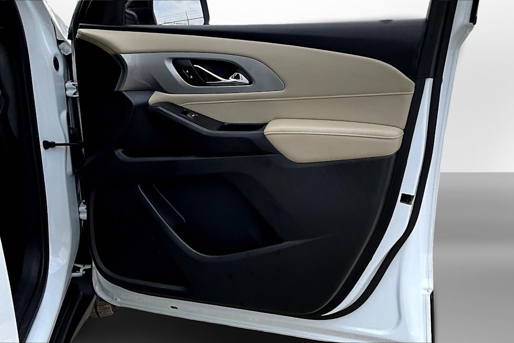 Thumbnail: 2022 Chevrolet Traverse - 21