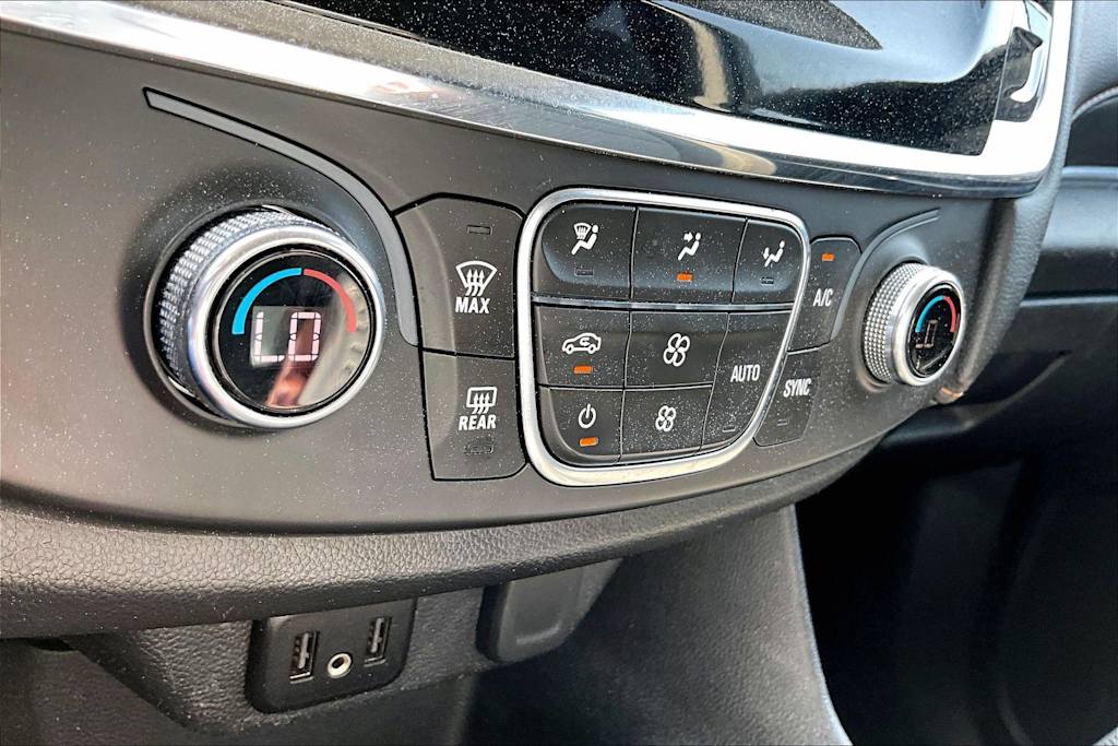 Thumbnail: 2021 Chevrolet Traverse - 21