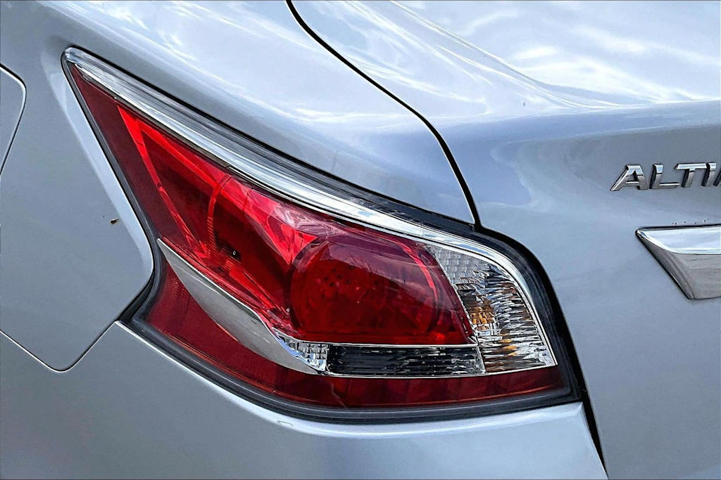 Thumbnail: 2015 Nissan Altima - 30
