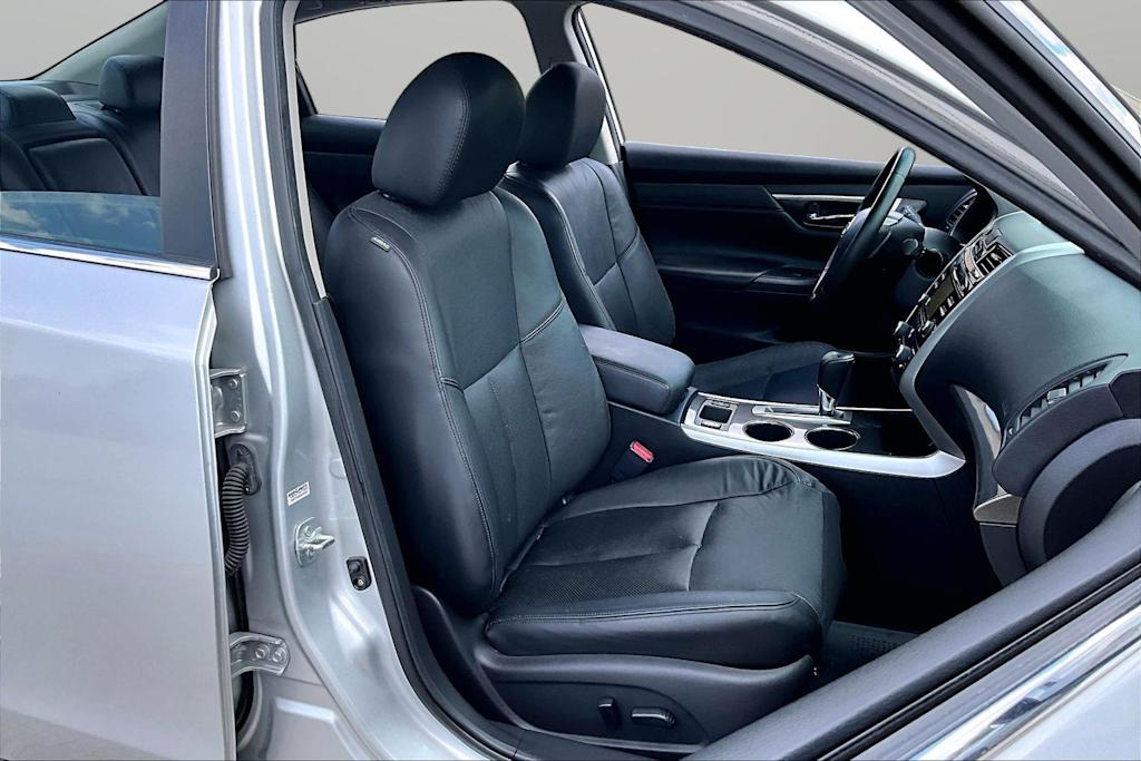 Thumbnail: 2015 Nissan Altima - 9
