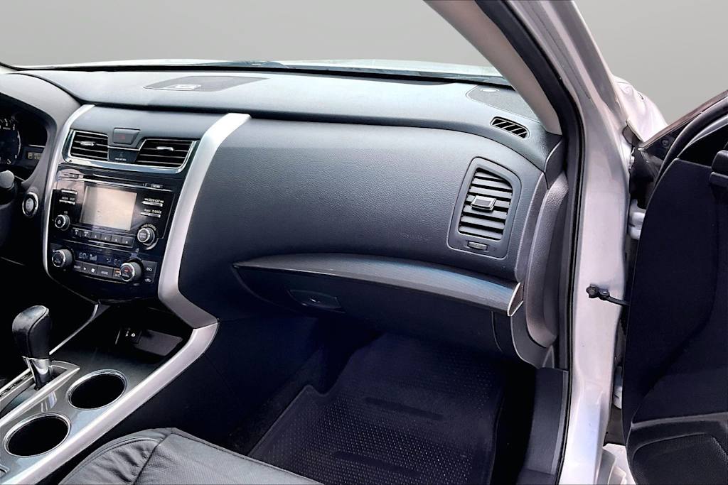 Thumbnail: 2015 Nissan Altima - 12