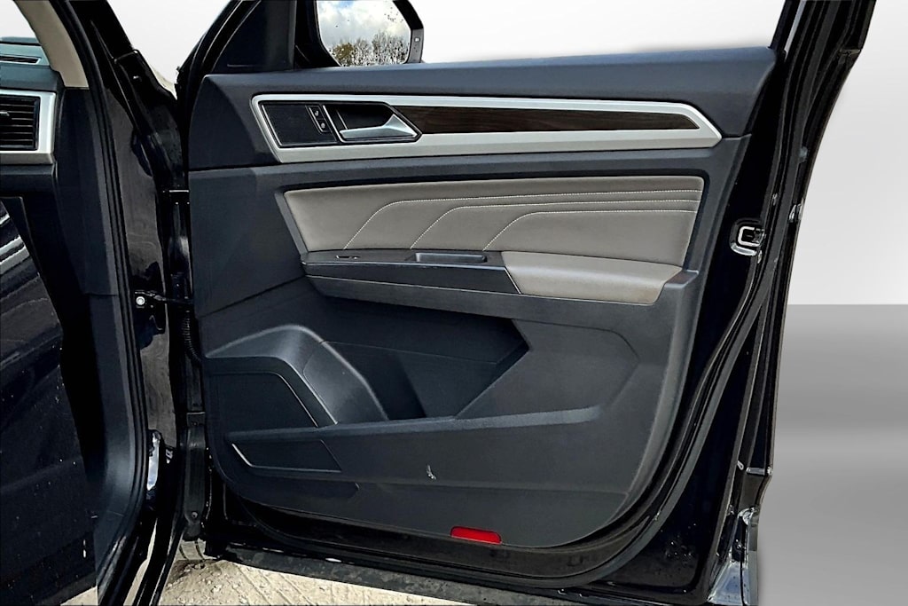 Thumbnail: 2023 Volkswagen Atlas - 24