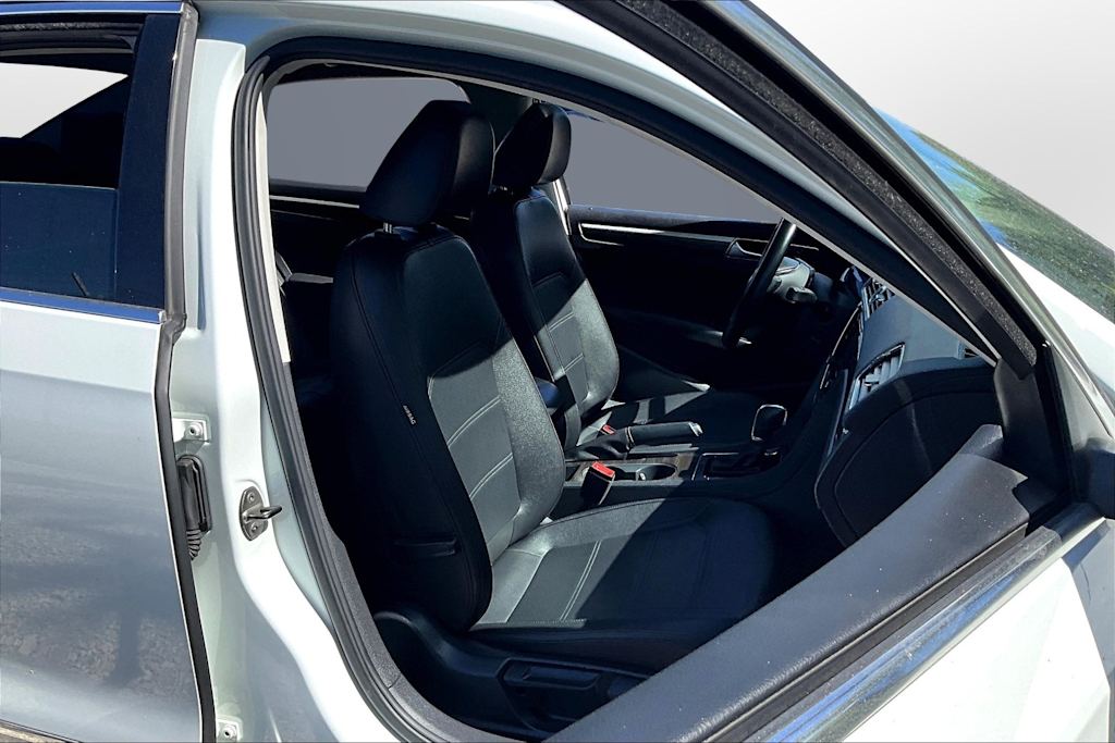 Thumbnail: 2017 Volkswagen Passat - 9