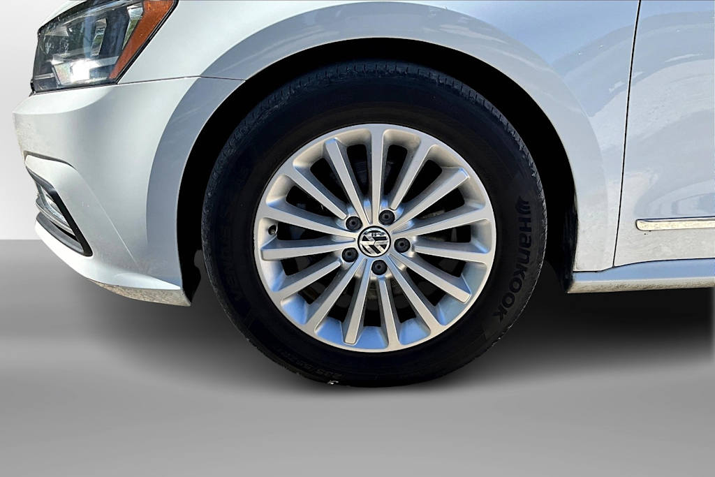 Thumbnail: 2017 Volkswagen Passat - 7