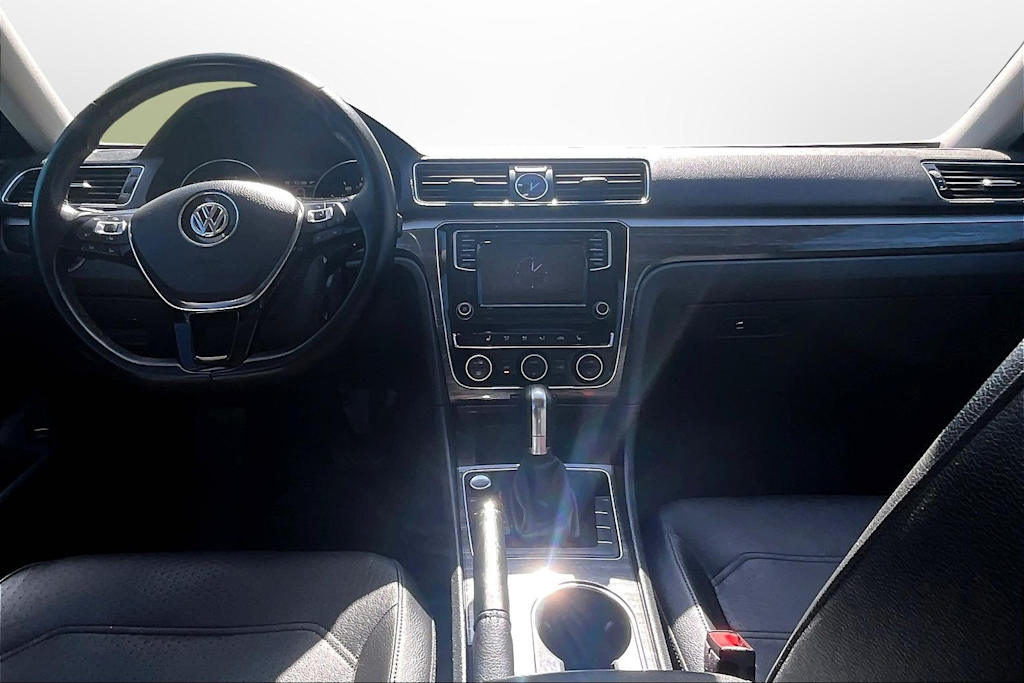 Thumbnail: 2017 Volkswagen Passat - 12