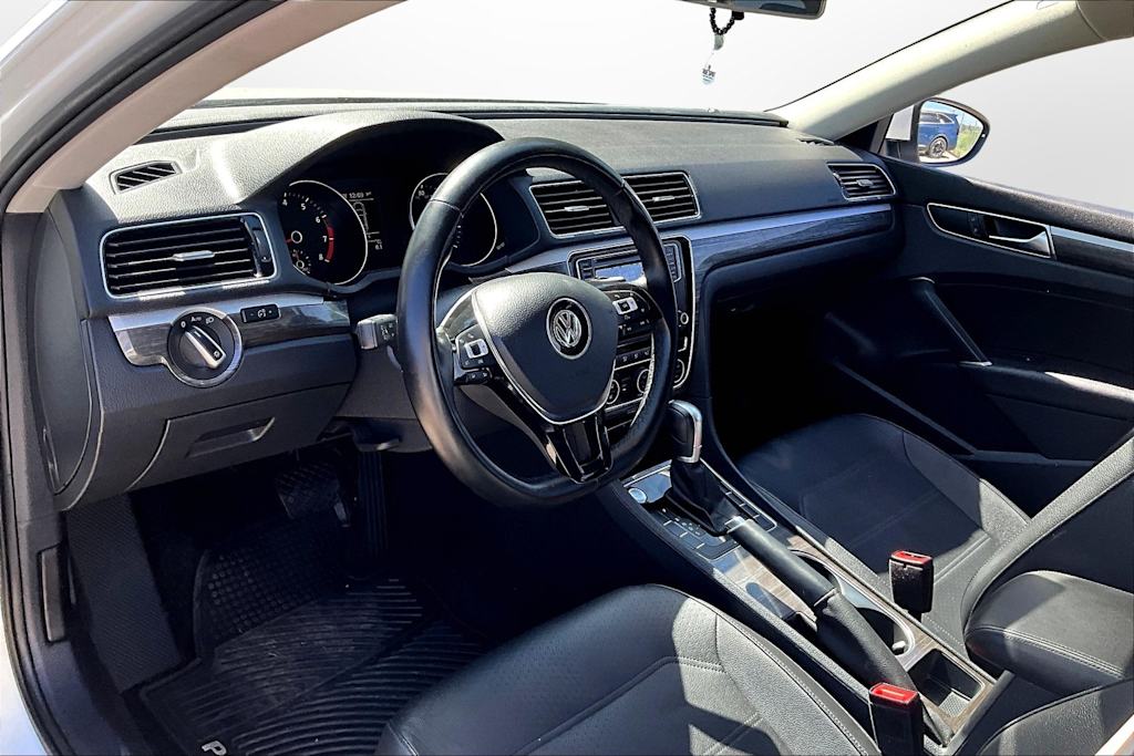 Thumbnail: 2017 Volkswagen Passat - 8