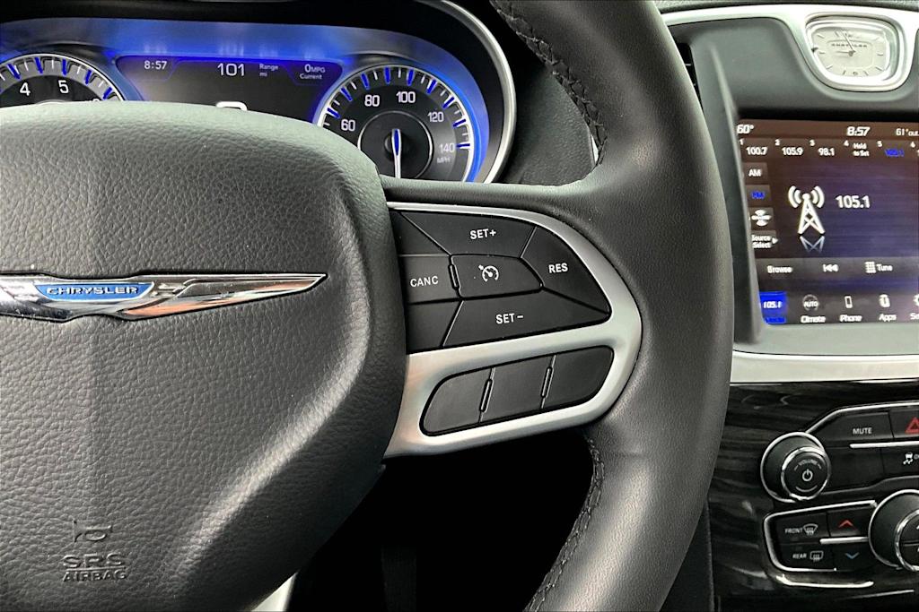 Thumbnail: 2022 Chrysler 300 - 25