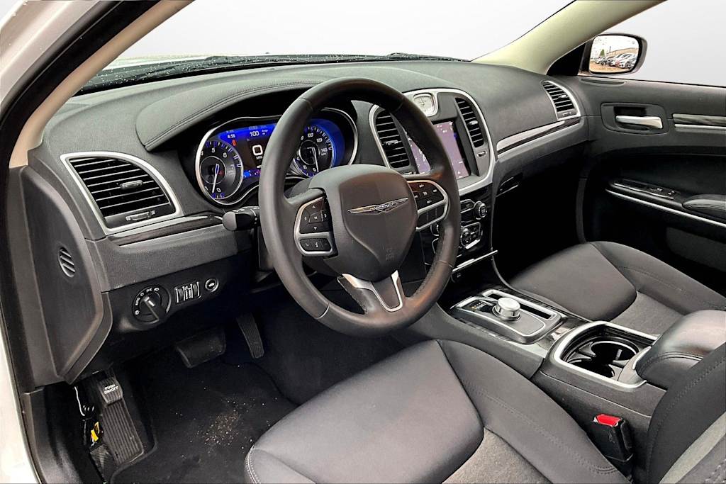 Thumbnail: 2022 Chrysler 300 - 8